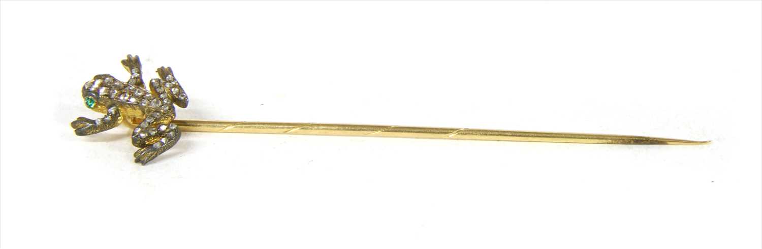 Lot 15 - A Continental gold, diamond and emerald set frog stickpin