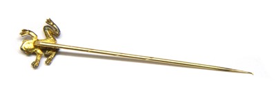 Lot 15 - A Continental gold, diamond and emerald set frog stickpin