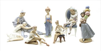 Lot 180 - A collection of Lladro figures
