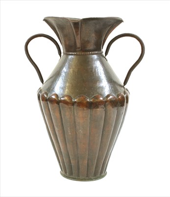 Lot 510 - A large modern copper urn