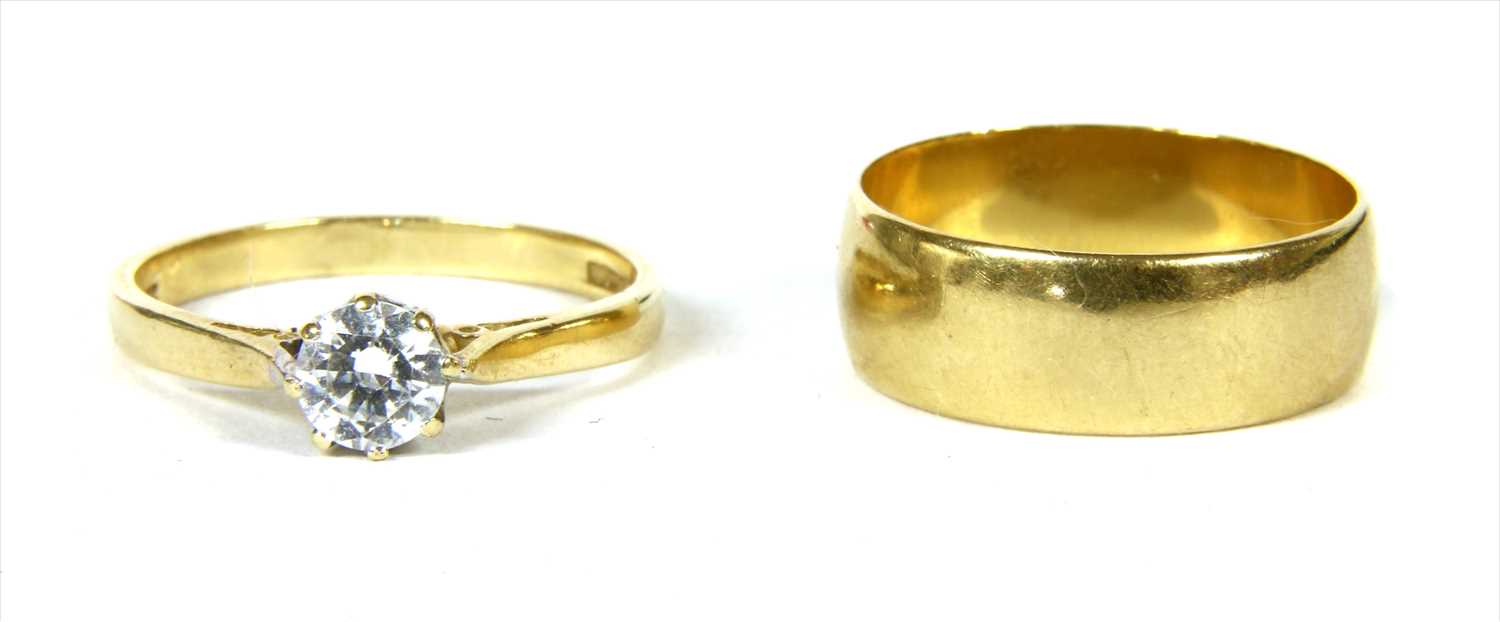 Lot 25 - An 18ct gold D section wedding ring