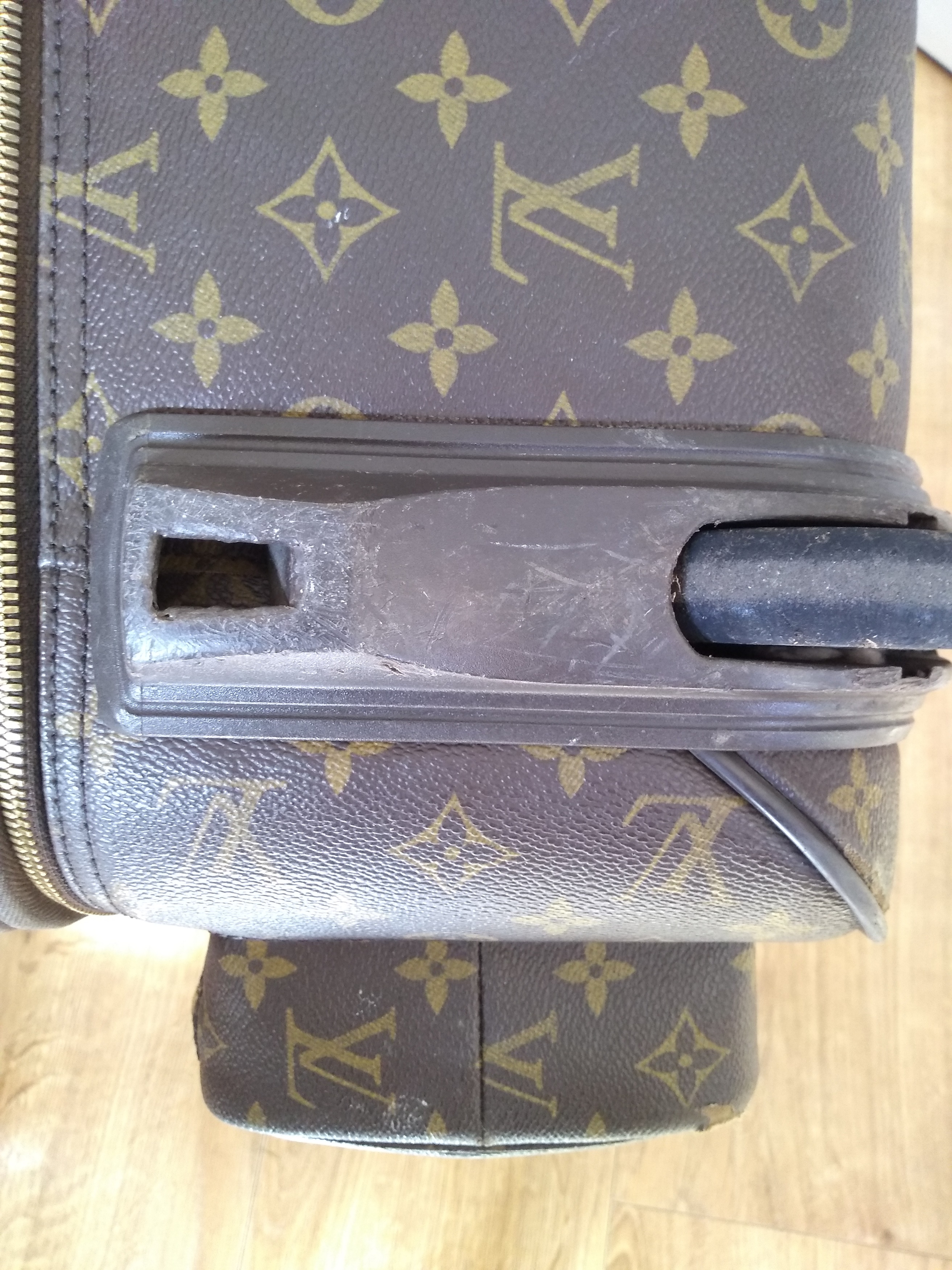 Lot 431 - A Louis Vuitton monogrammed canvas cabin bag