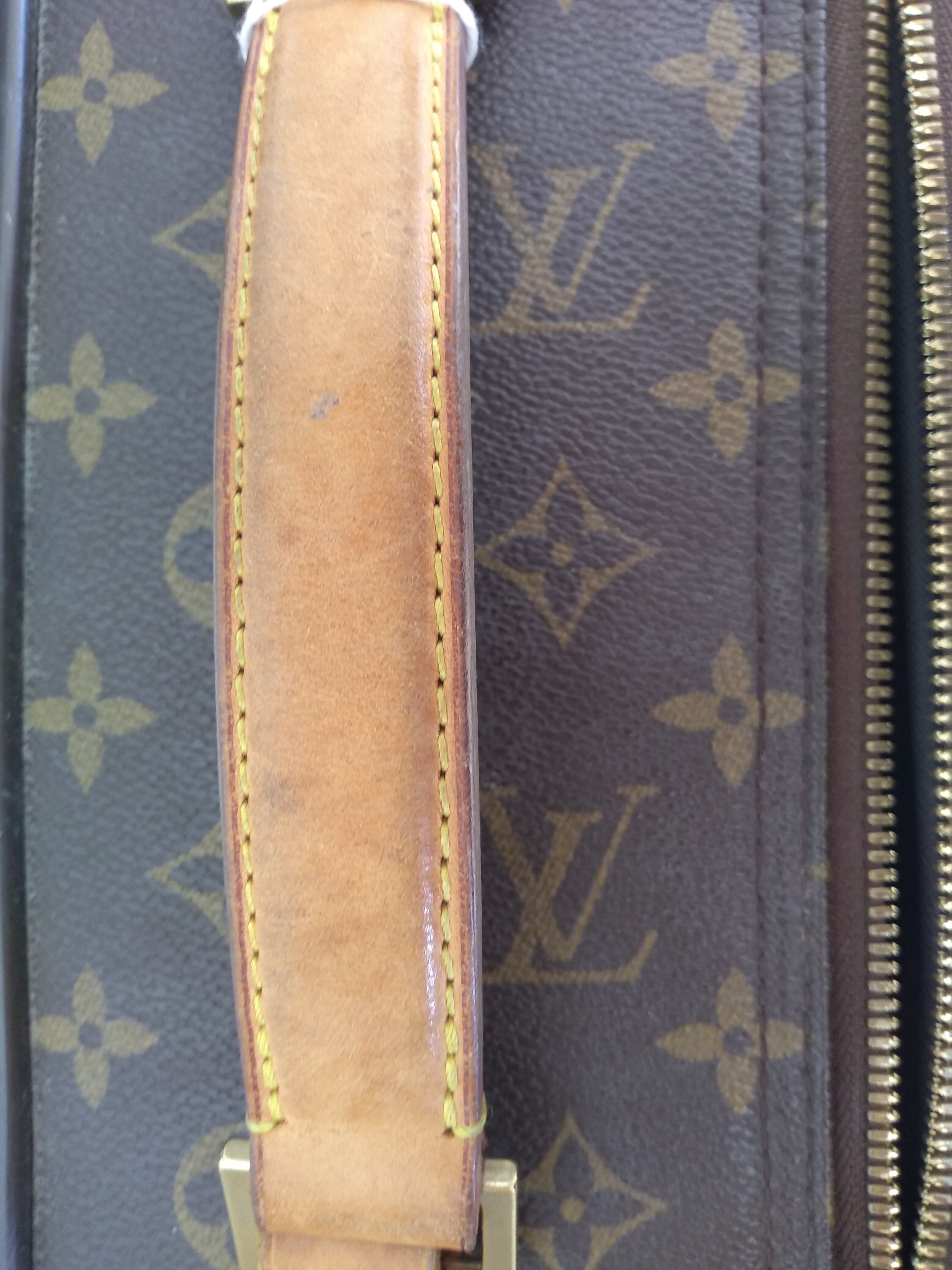 Lot 431 - A Louis Vuitton monogrammed canvas cabin bag