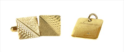 Lot 74 - A pair of 9ct gold cufflinks