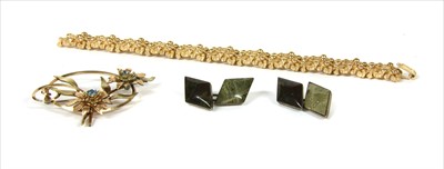 Lot 94 - A Trifari gilt metal bracelet