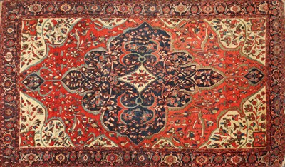 Lot 665 - A fine Persian Isfahan rug