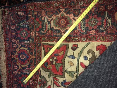 Lot 665 - A fine Persian Isfahan rug