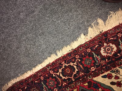 Lot 665 - A fine Persian Isfahan rug
