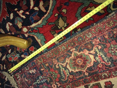 Lot 665 - A fine Persian Isfahan rug