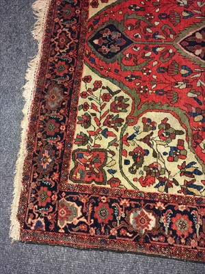 Lot 665 - A fine Persian Isfahan rug