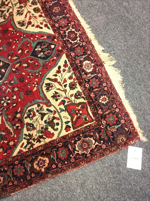 Lot 665 - A fine Persian Isfahan rug