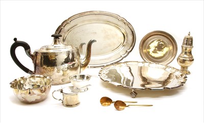 Lot 121 - A quantity of silver and plated wares