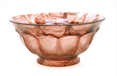 Lot 262 - An 'Art Deco' type swirled purple glass bowl