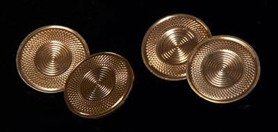 Lot 109 - A pair of circular gold chain-link cufflinks