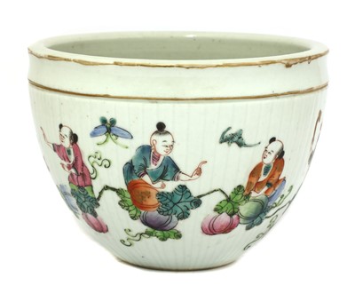Lot 26 - A Chinese famille rose pot