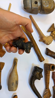 Lot 195 - A collection of  Central and South American pipes and bowls