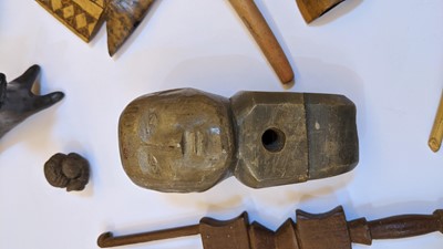 Lot 195 - A collection of  Central and South American pipes and bowls