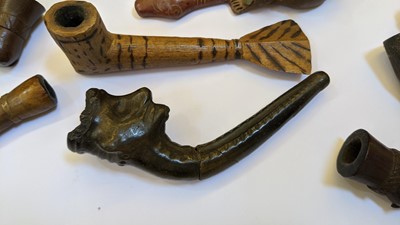 Lot 195 - A collection of  Central and South American pipes and bowls