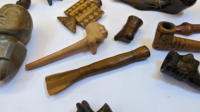 Lot 195 - A collection of  Central and South American pipes and bowls
