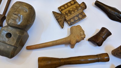 Lot 195 - A collection of  Central and South American pipes and bowls