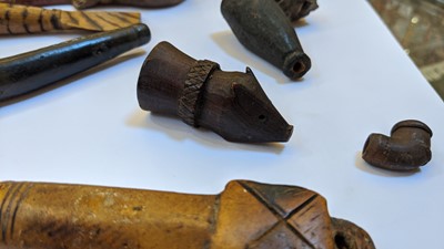 Lot 195 - A collection of  Central and South American pipes and bowls