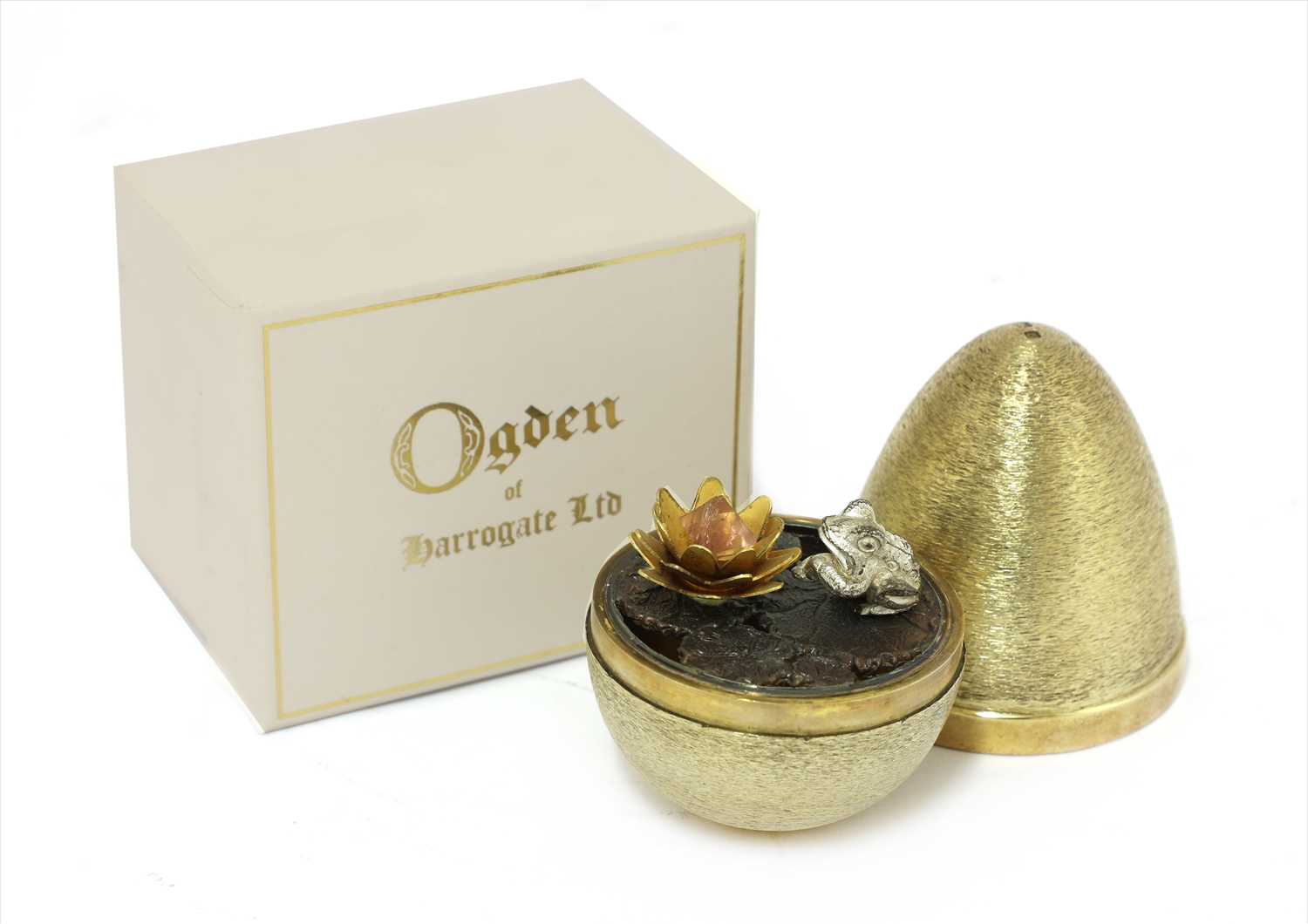Lot 421 - A Stuart Devlin novelty silver egg