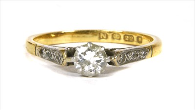Lot 9 - A gold single stone diamond ring
