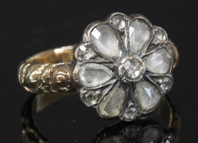Lot 299 - A diamond cluster ring