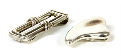 Lot 212 - A sterling silver claw money clip by Tiffany & Co.