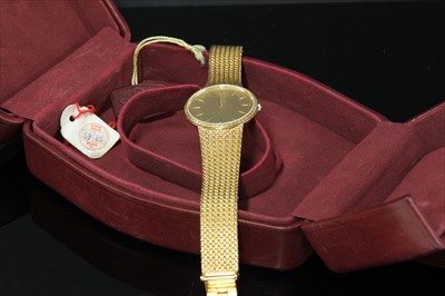Lot 382 - A gentlemen's 18ct gold Omega quartz bracelet watch