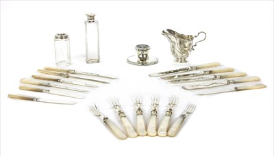 Lot 78 - A collection of silver items to include an inkwell