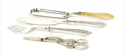 Lot 71 - A quantity of silver items to include fish servers