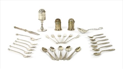 Lot 79 - A collection of silver items