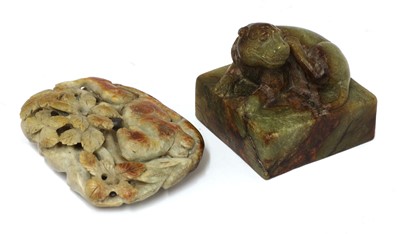 Lot 192 - A Chinese hardstone seal