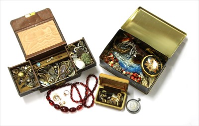 Lot 48 - A quantity of jewellery