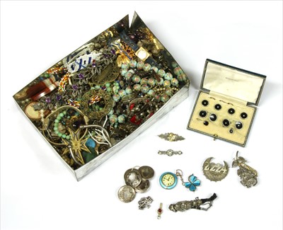 Lot 49 - A quantity of silver and costume jewellery