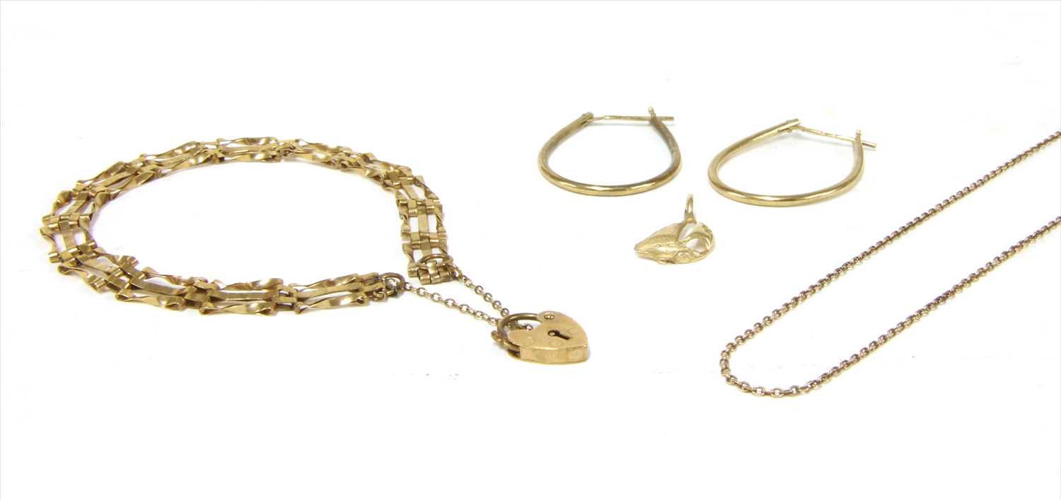 Lot 52 - A quantity of gold jewellery
