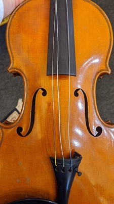 Lot 258 - A 19th Century French violin