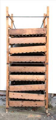 Lot 516 - An apple rack