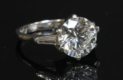 Lot 136 - A platinum single stone diamond ring by Kutchinsky, c.1980
