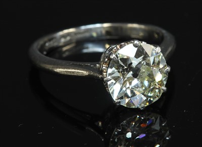 Lot 63 - A platinum single stone diamond ring