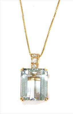 Lot 117 - An Italian gold aquamarine and diamond pendant
