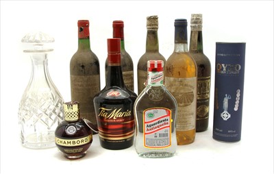 Lot 336 - Assorted wine and spirits with a decanter, nine bottles of varying size and one decanter in total