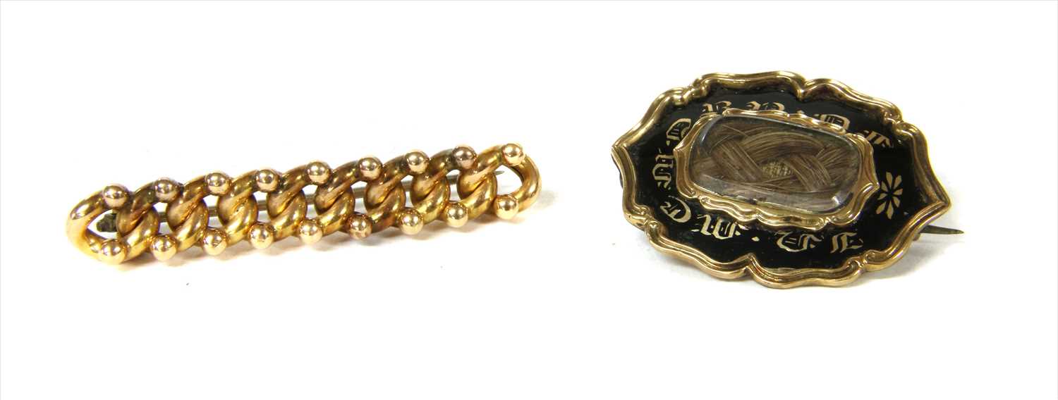 Lot 3 - A gold curb link bar brooch