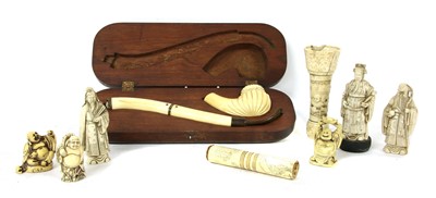 Lot 161 - A cased ivory pipe