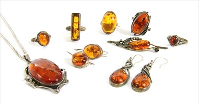 Lot 56 - A quantity of silver amber set jewellery