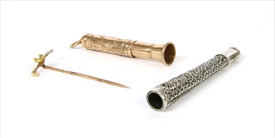 Lot 67 - A gold and platinum hunting stick pin