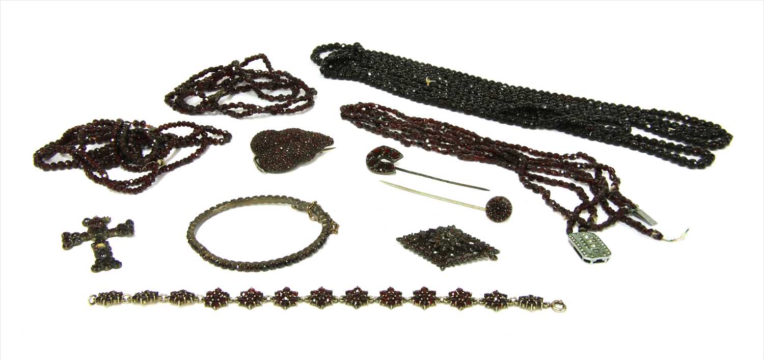 Lot 12 - A quantity of assorted Victorian and later bohemian garnet jewellery