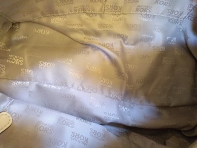 Lot 1023 - Michael Kors cream leather shoulder bag