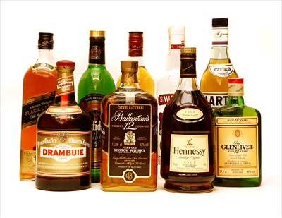 Lot 77 - Assorted to include: Ballantine's, Scotch Whisky, one bottle and others, 8.5 bottles in total